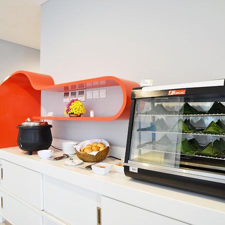 Pop! Hotel Kemang Джакарта Экстерьер фото