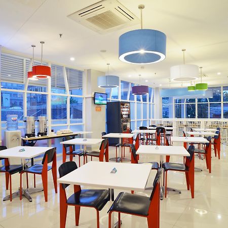 Pop! Hotel Kemang Джакарта Экстерьер фото