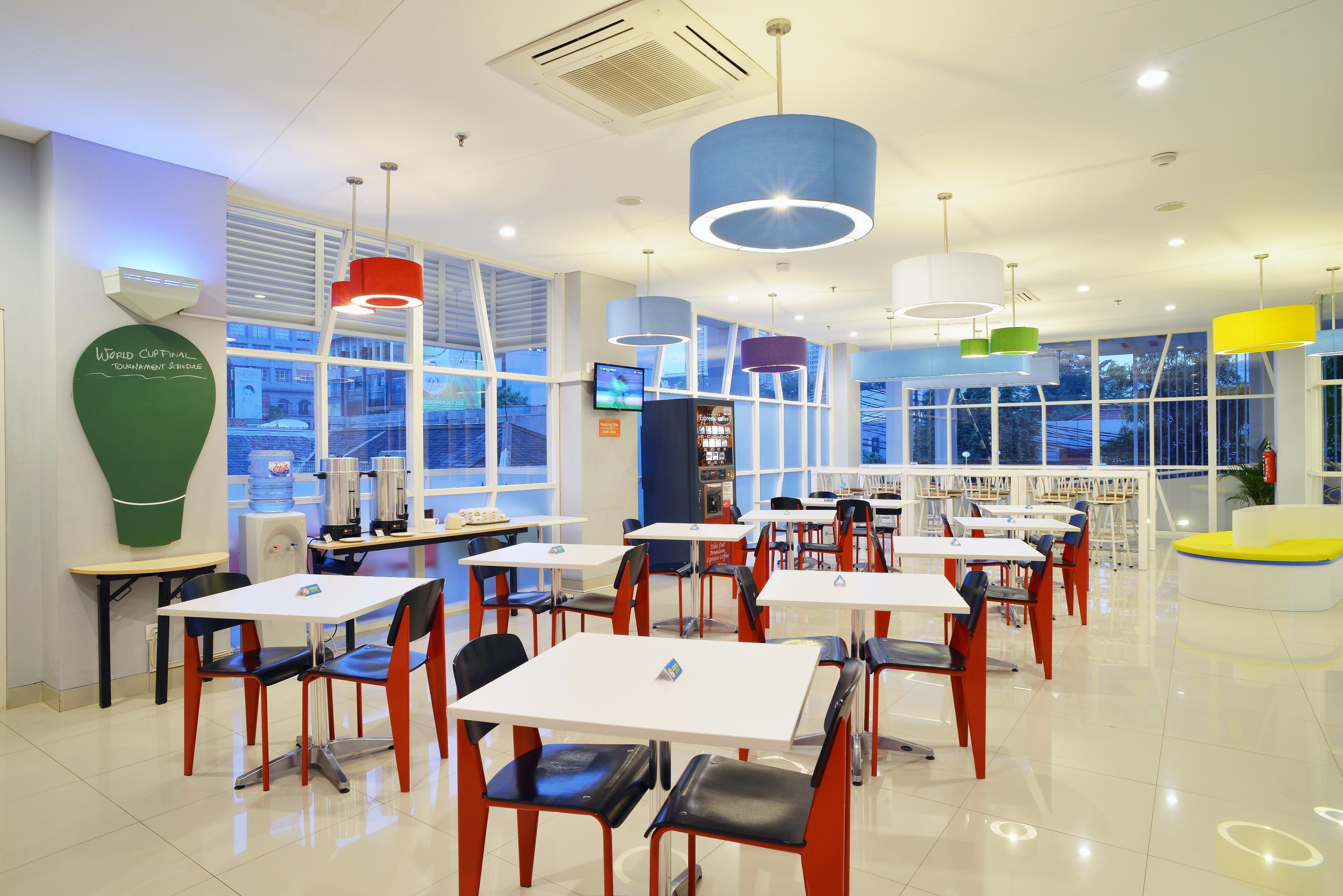 Pop! Hotel Kemang Джакарта Экстерьер фото
