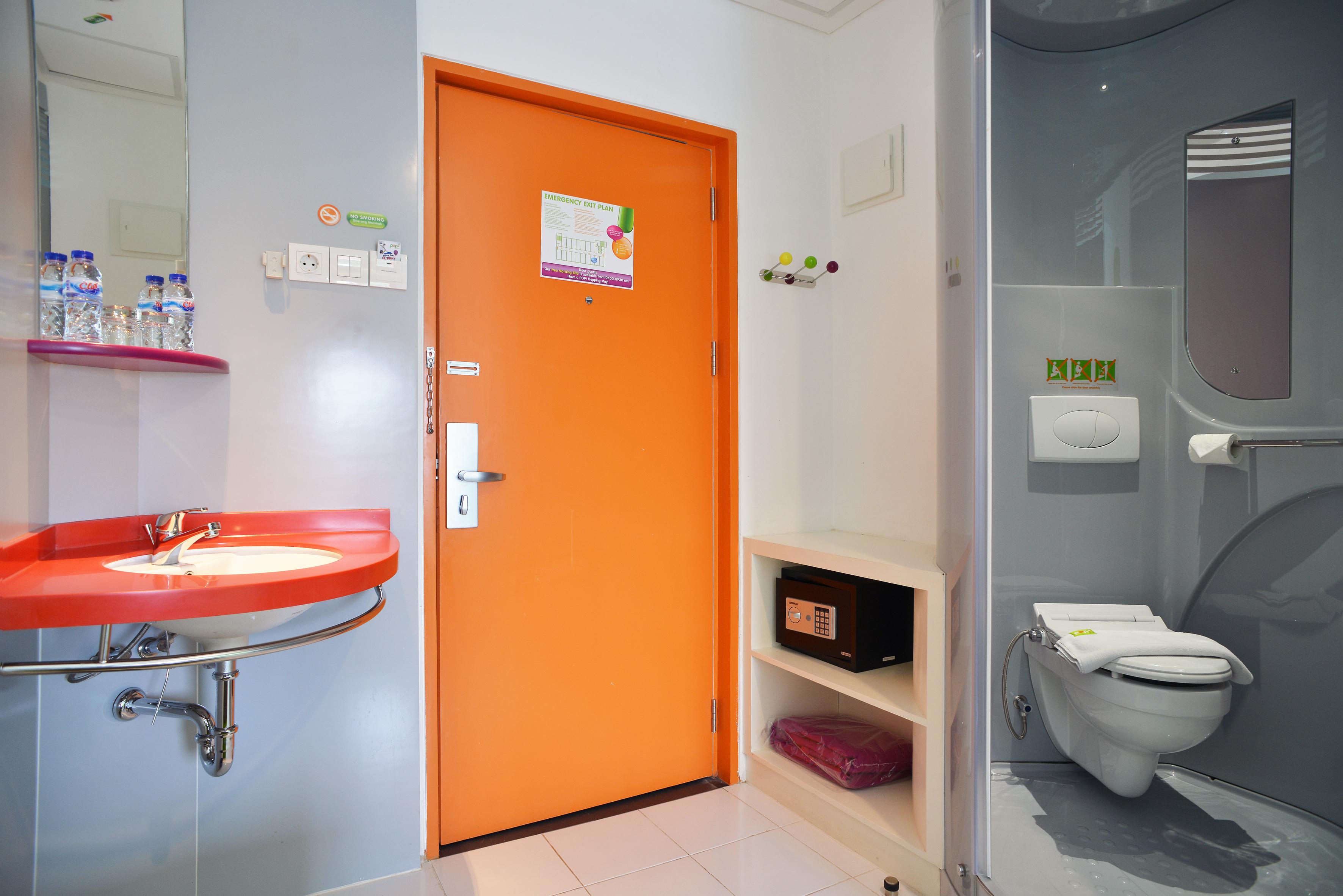 Pop! Hotel Kemang Джакарта Экстерьер фото