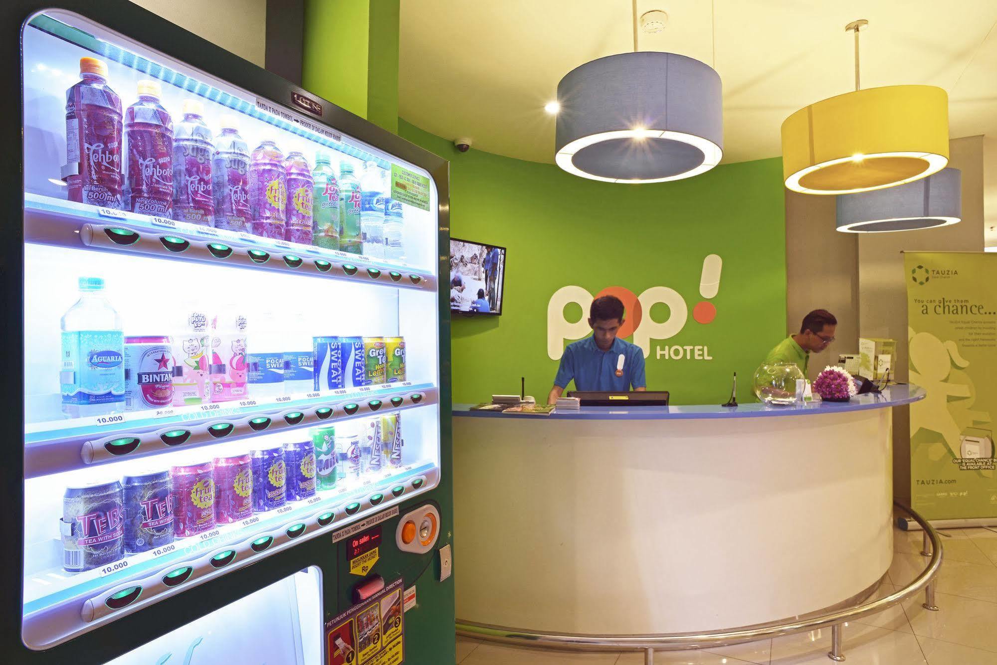 Pop! Hotel Kemang Джакарта Экстерьер фото