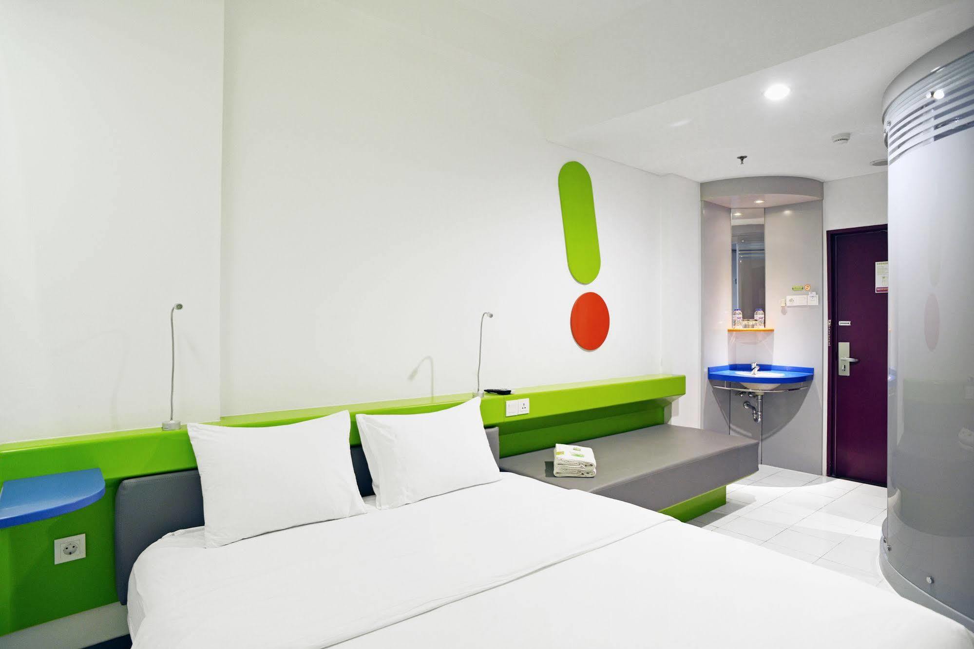 Pop! Hotel Kemang Джакарта Экстерьер фото