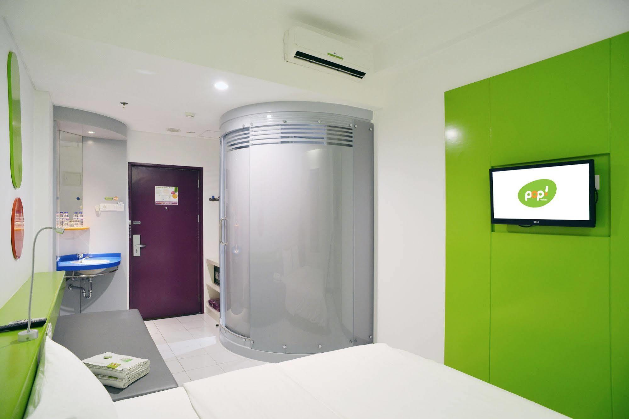 Pop! Hotel Kemang Джакарта Экстерьер фото