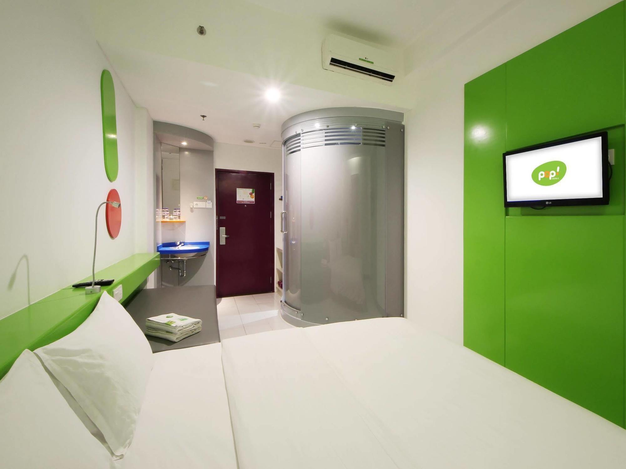 Pop! Hotel Kemang Джакарта Экстерьер фото
